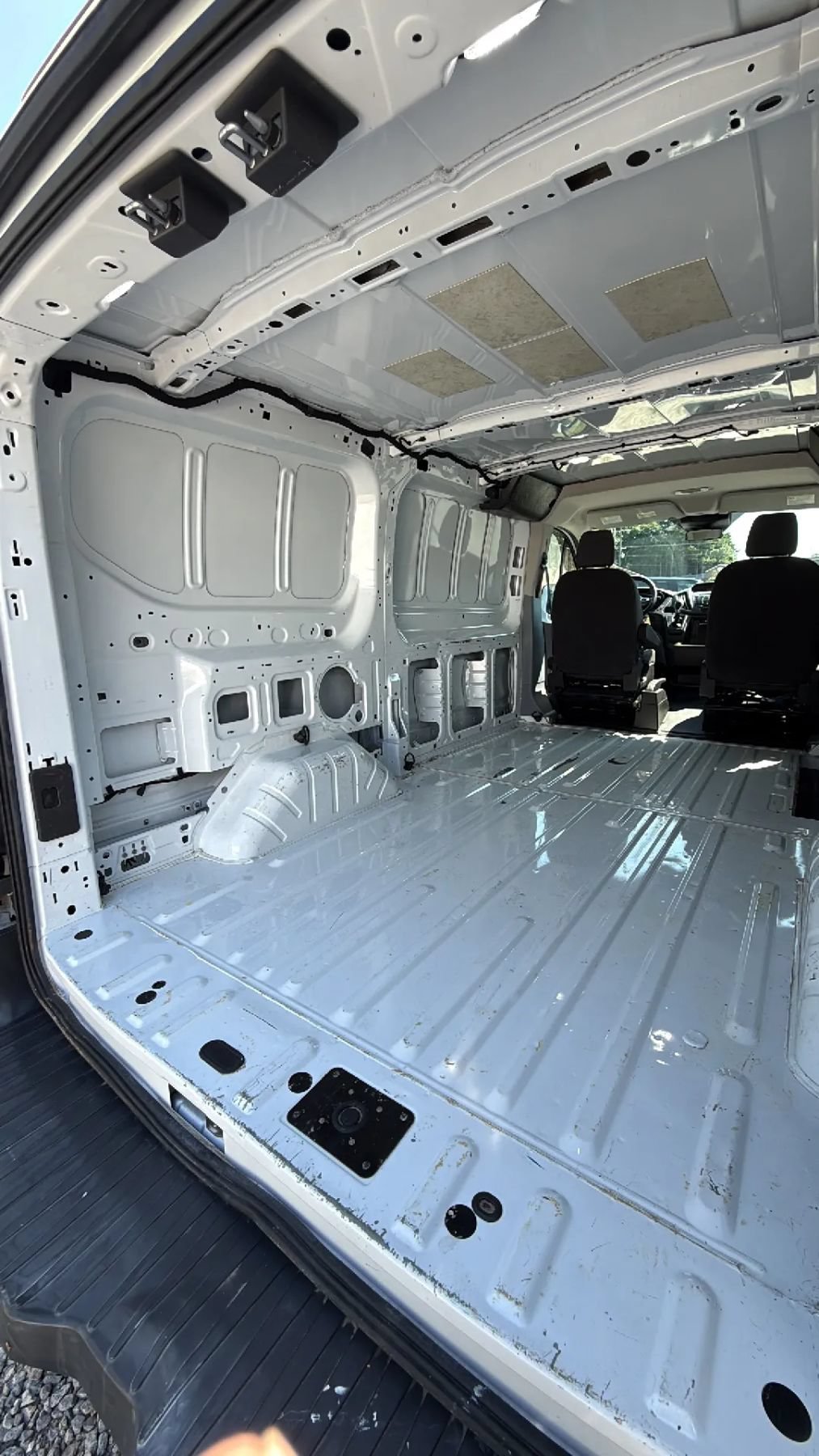 Used 2018 Ford Transit 150 130 Low Roof RWD image 14