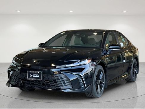 Used 2026 Toyota Camry SE w/ Multimedia Upgrade Package FWD image 2