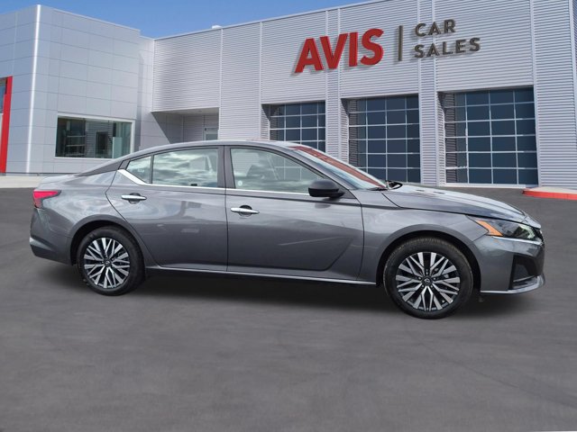 Used 2025 Nissan Altima 2.5 SV AWD/4WD image 4