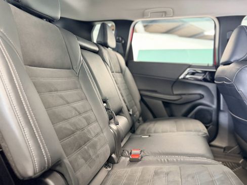 Used 2023 Mitsubishi Outlander SE image 29