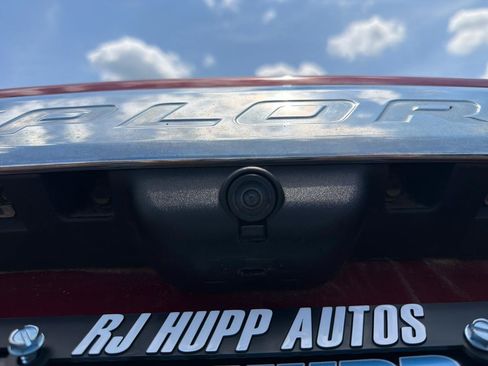 Used 2021 Ford Explorer XLT w/ Equipment Group 202A AWD/4WD image 17