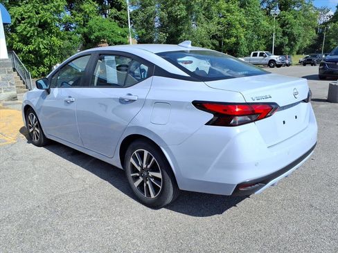Used 2025 Nissan Versa SV FWD image 4
