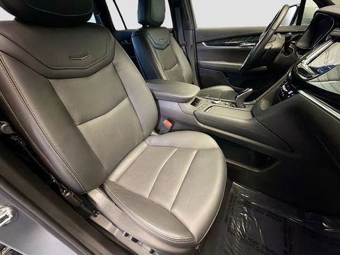Used 2025 Cadillac XT6 Premium Luxury image 15