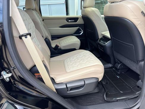 Used 2025 Nissan Armada Platinum AWD/4WD image 20