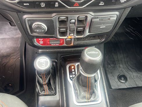 Used 2021 Jeep Gladiator Mojave w/ Cold Weather Group AWD/4WD image 20
