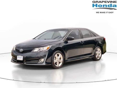 Used 2014 Toyota Camry SE FWD image 1