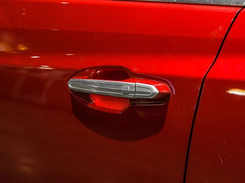 Used 2019 Cadillac XT5 FWD image 33