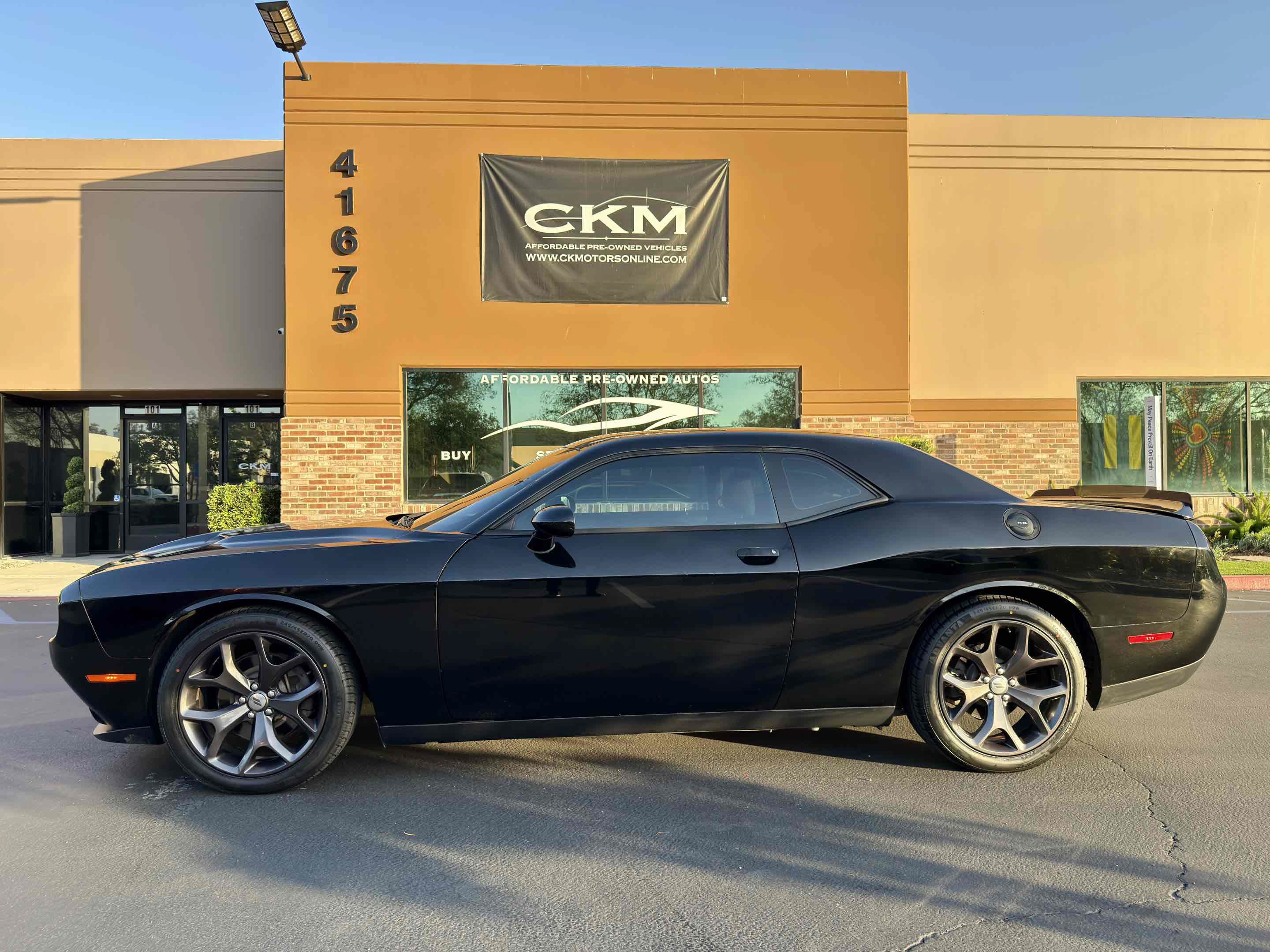 Used 2018 Dodge Challenger R/T RWD image 3