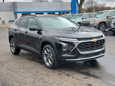 Certified 2024 Chevrolet Trax LT w/ Driver Confidence Package image 2