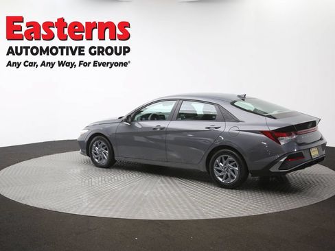 Used 2024 Hyundai Elantra SEL FWD image 61