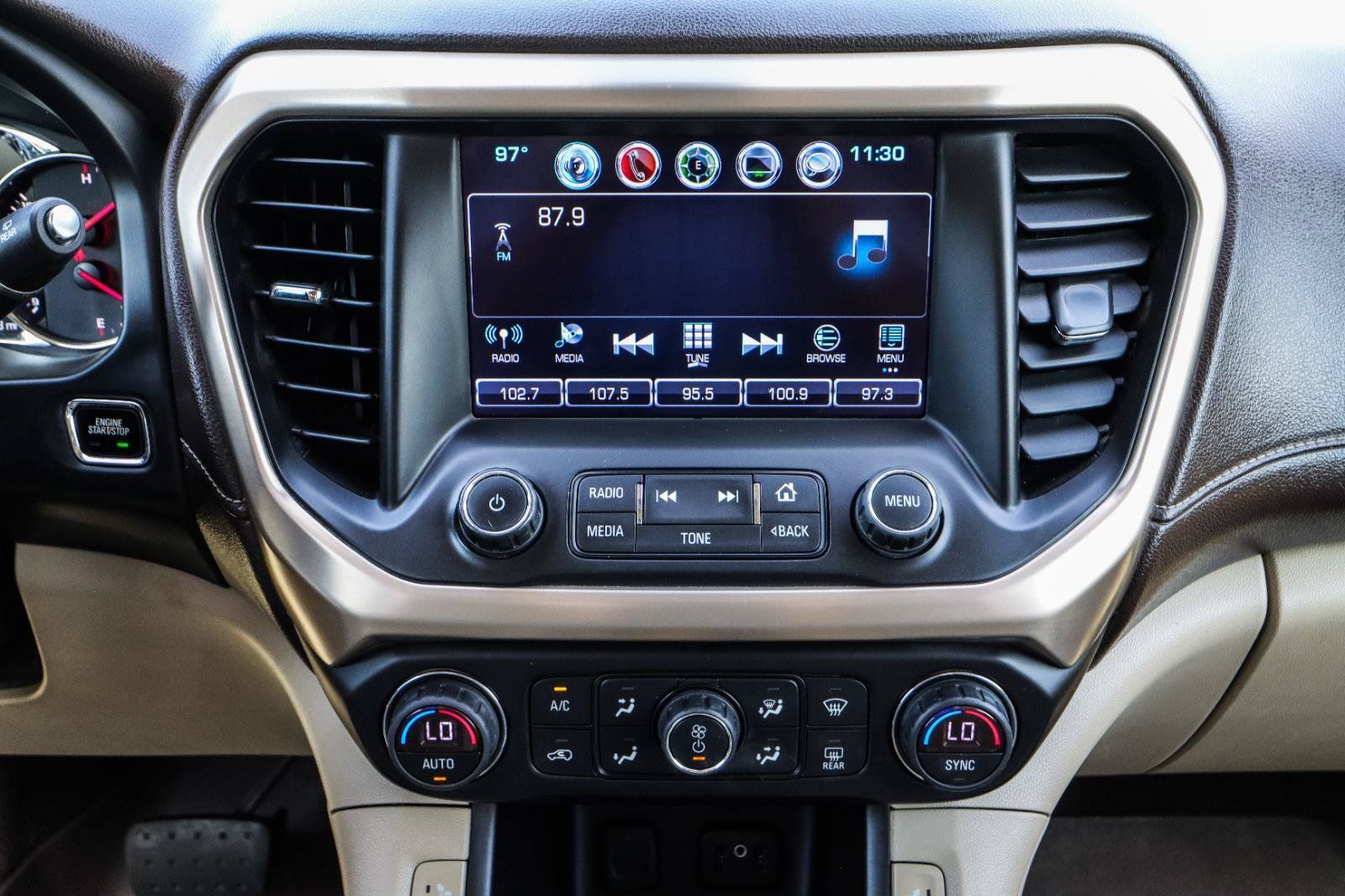Used 2018 GMC Acadia Denali w/ Technology Package AWD/4WD image 29