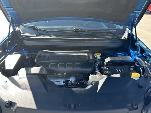 Used 2023 Jeep Cherokee Altitude Lux image 8