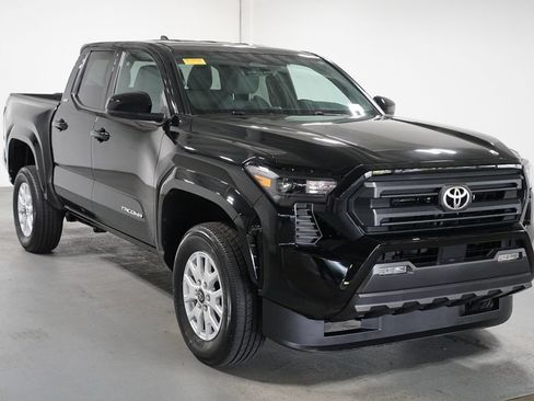 Certified 2025 Toyota Tacoma SR5 RWD image 3