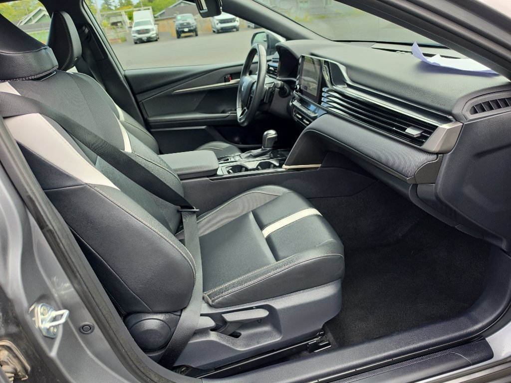 Used 2025 Toyota Camry SE FWD image 15