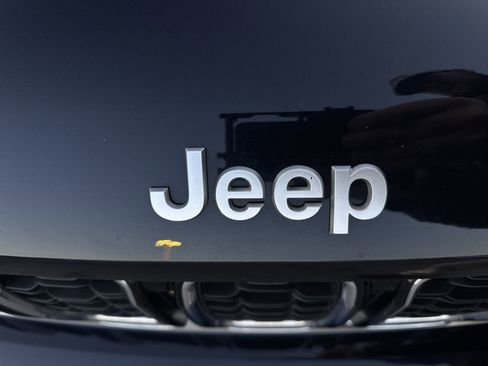 Used 2024 Jeep Grand Cherokee L Limited image 31