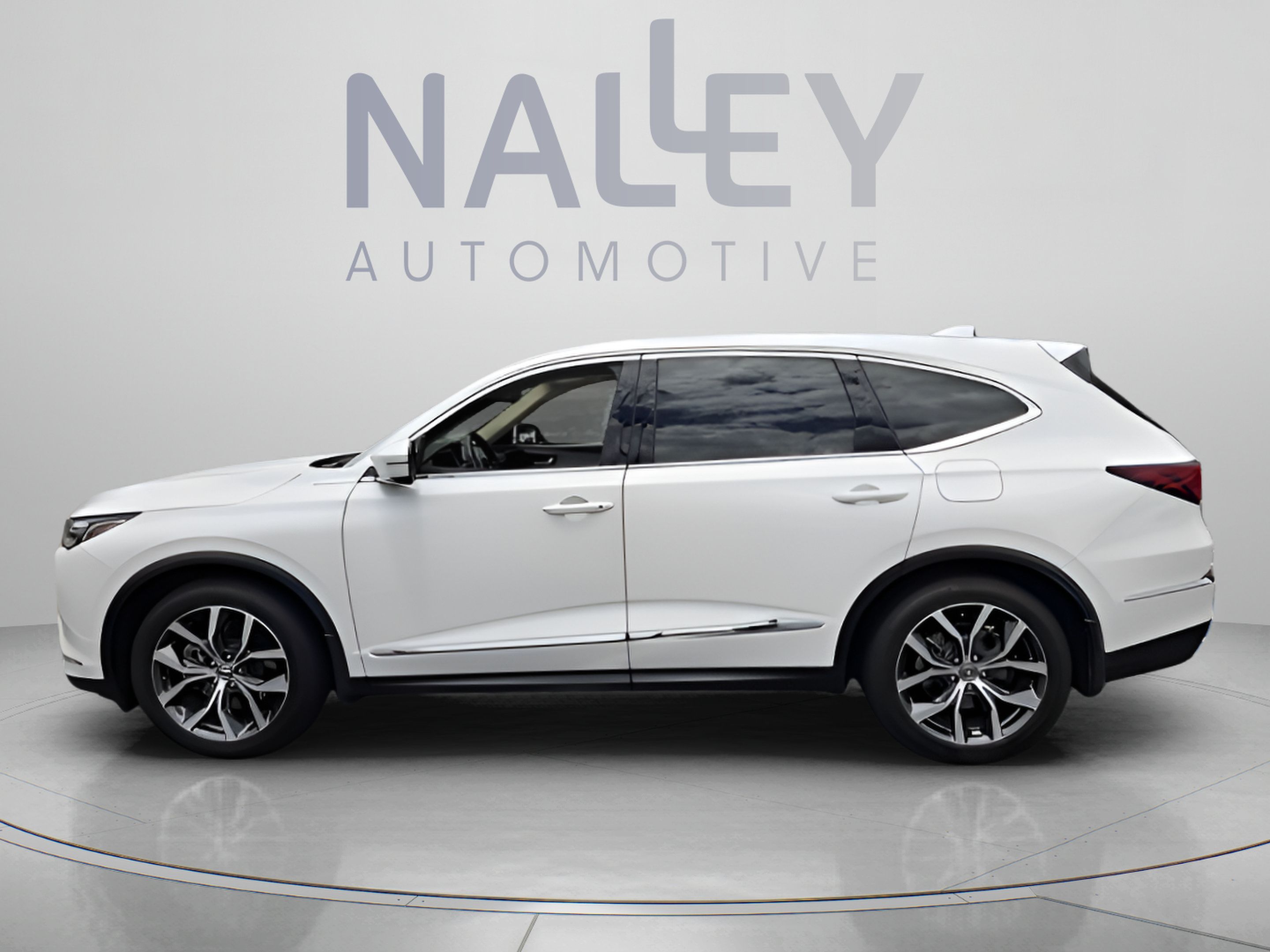 Used 2024 Acura MDX w/ Technology Package FWD image 2
