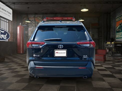 Used 2025 Toyota RAV4 XLE AWD/4WD image 5