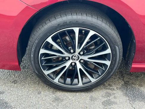 Used 2018 Toyota Camry SE w/ Convenience Package FWD image 29