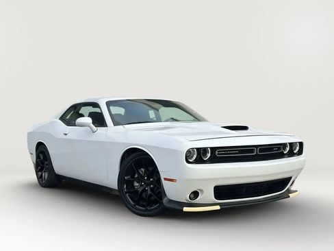 Used 2022 Dodge Challenger GT RWD image 17