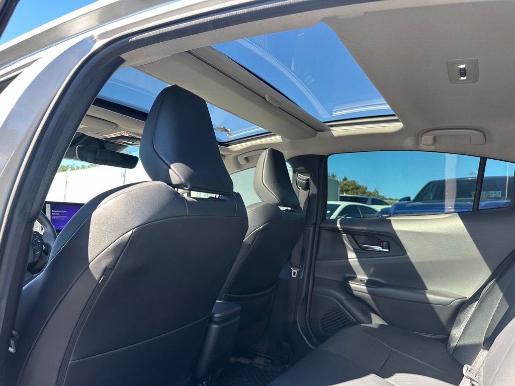 Used 2024 Toyota Prius XLE FWD image 9