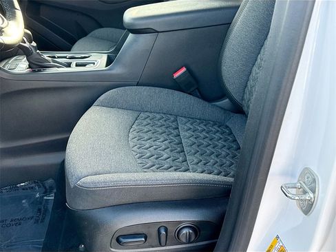 Used 2023 Chevrolet Equinox LT image 17