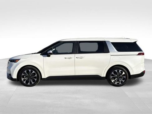 Used 2024 Kia Carnival EX FWD image 2