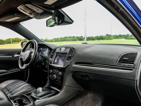 Used 2018 Chrysler 300 S w/ 300S Premium Group RWD image 16