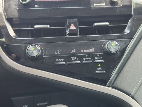 Used 2021 Toyota Camry SE FWD image 18