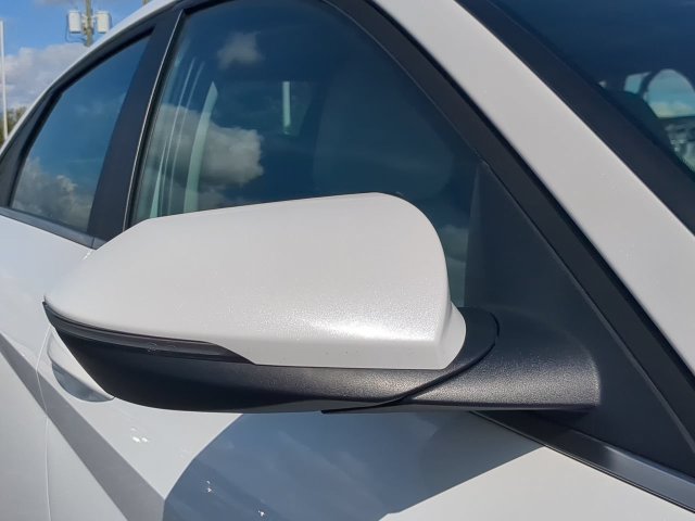 Used 2025 Hyundai Elantra Limited FWD image 11