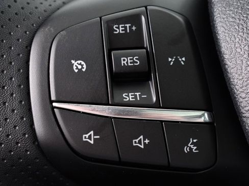 New 2025 Ford Escape ST-Line w/ Cold Weather Package image 32