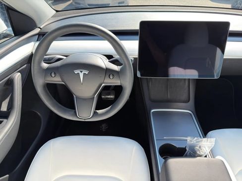 Used 2023 Tesla Model Y Long Range AWD/4WD image 26