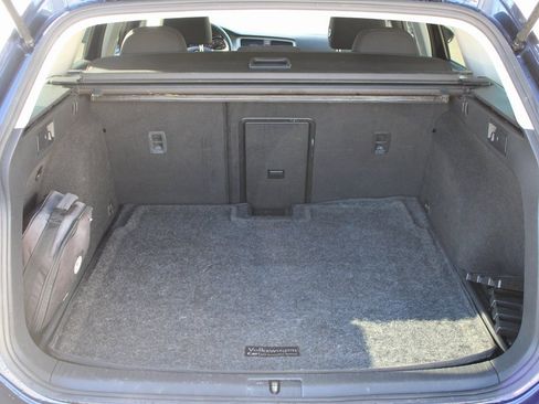 Used 2016 Volkswagen Golf S image 25