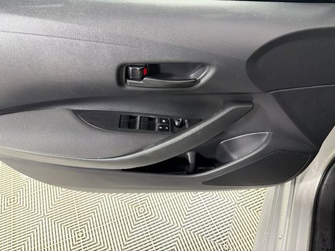 Used 2022 Toyota Corolla LE image 9