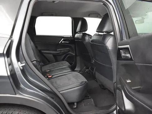 Used 2024 Mitsubishi Outlander FWD image 18