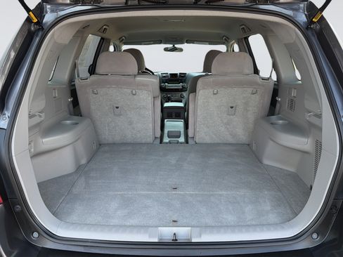 Used 2010 Toyota Highlander 2WD w/ Cold Weather Pkg image 21