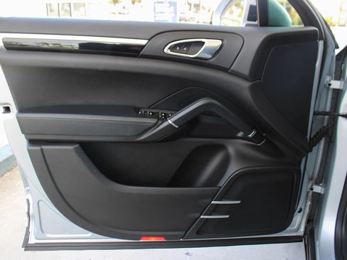Used 2016 Porsche Cayenne AWD/4WD image 40