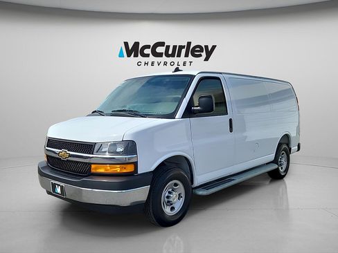 Used 2025 Chevrolet Express 2500 w/ Driver Convenience Package RWD image 3