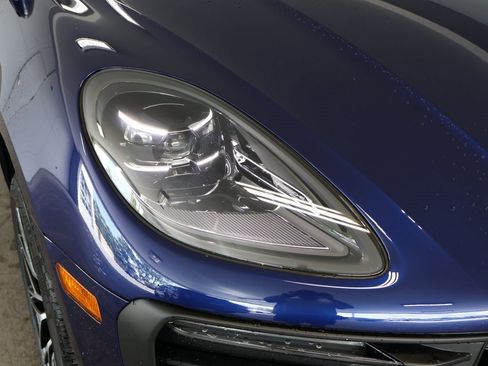 Used 2025 Porsche Macan image 14