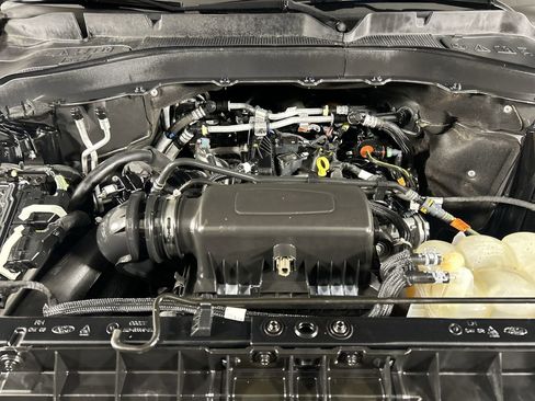 Used 2022 Ford Explorer XLT w/ Equipment Group 202A image 10