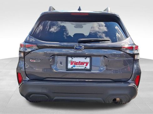 Used 2025 Subaru Forester Premium AWD/4WD image 5