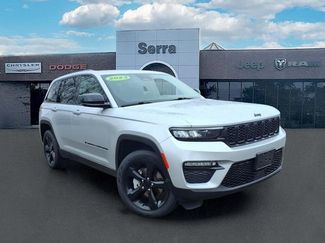 Used 2023 Jeep Grand Cherokee Limited w/ Black Appearance Package AWD/4WD video 1