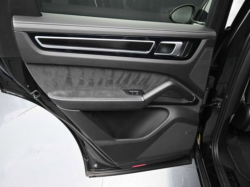 Certified 2023 Porsche Cayenne GTS AWD/4WD image 19