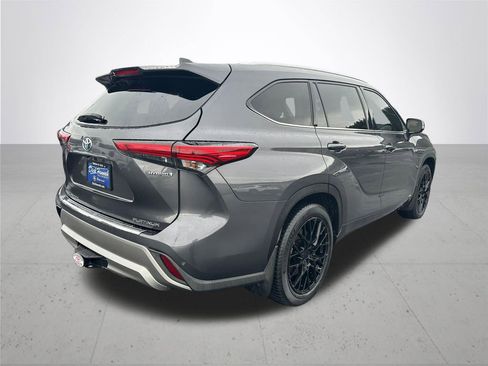 Used 2022 Toyota Highlander Platinum image 7