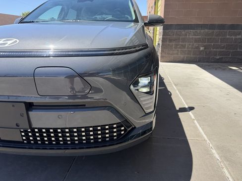 Used 2025 Hyundai Kona Limited FWD image 11