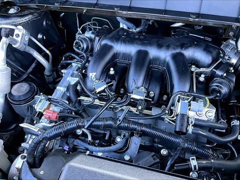 Used 2025 Nissan Pathfinder SV image 32