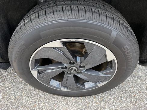 Used 2024 Nissan Rogue SV FWD image 27