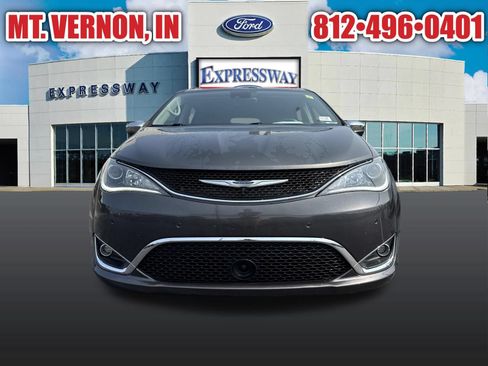 Used 2019 Chrysler Pacifica Limited w/ Tire & Wheel Group FWD image 11