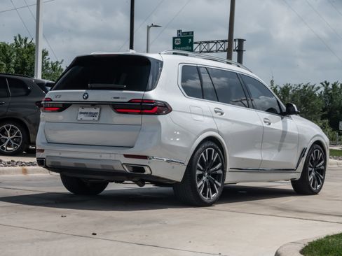 Used 2024 BMW X7 xDrive40i image 9