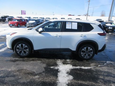 Used 2023 Nissan Rogue SV image 2