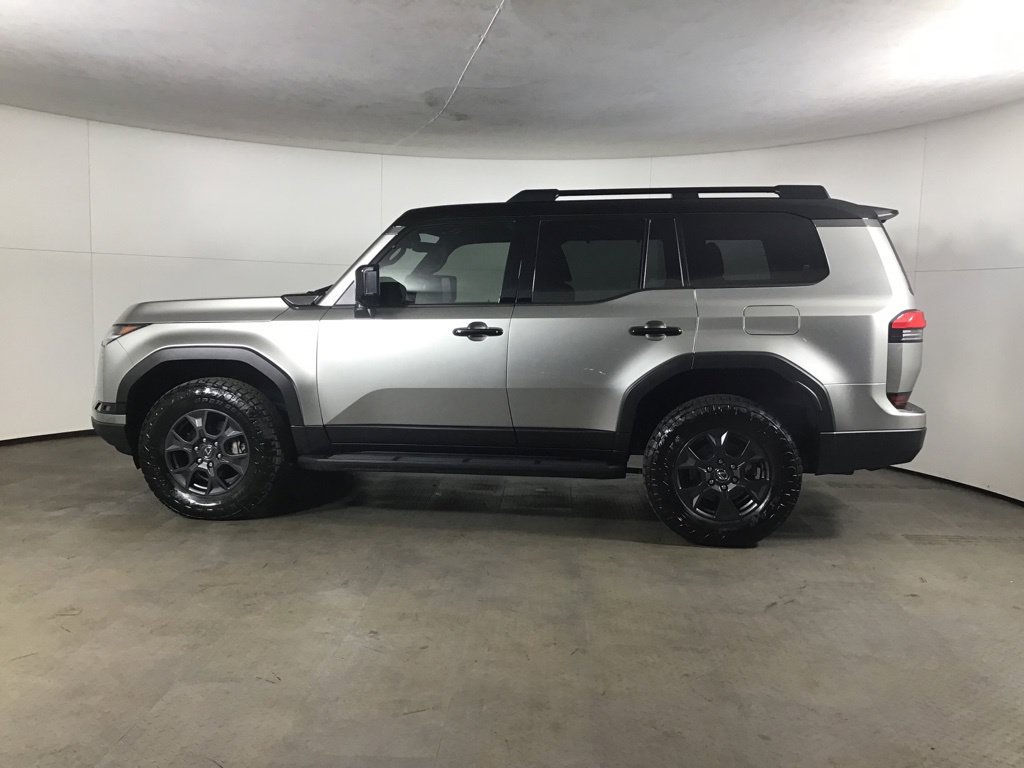 Used 2024 Lexus GX 550 AWD/4WD image 2